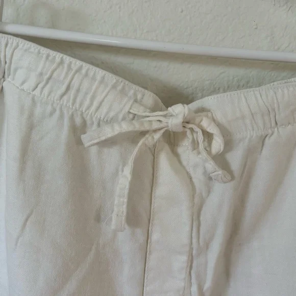 American Eagle Outfitters Ruffle Hem Cream Shorts - Picture 2 of 8